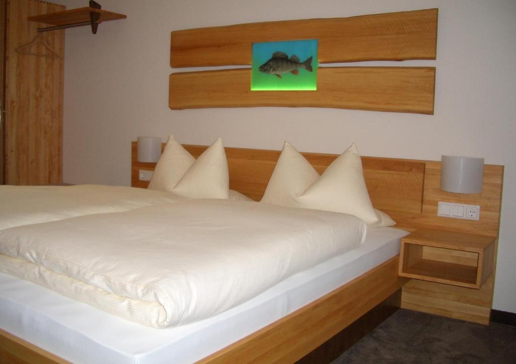 Karpfenhotel & Herrenhaus Im Gasthaus Sindel-Buckel Feuchtwangen Pokoj fotografie