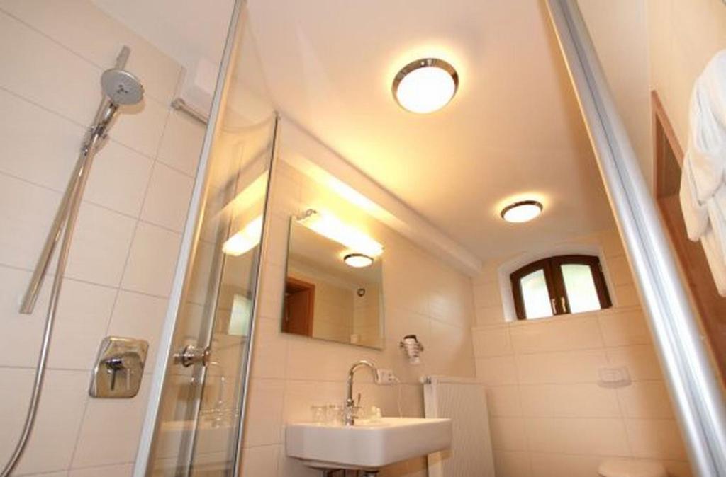 Karpfenhotel & Herrenhaus Im Gasthaus Sindel-Buckel Feuchtwangen Pokoj fotografie