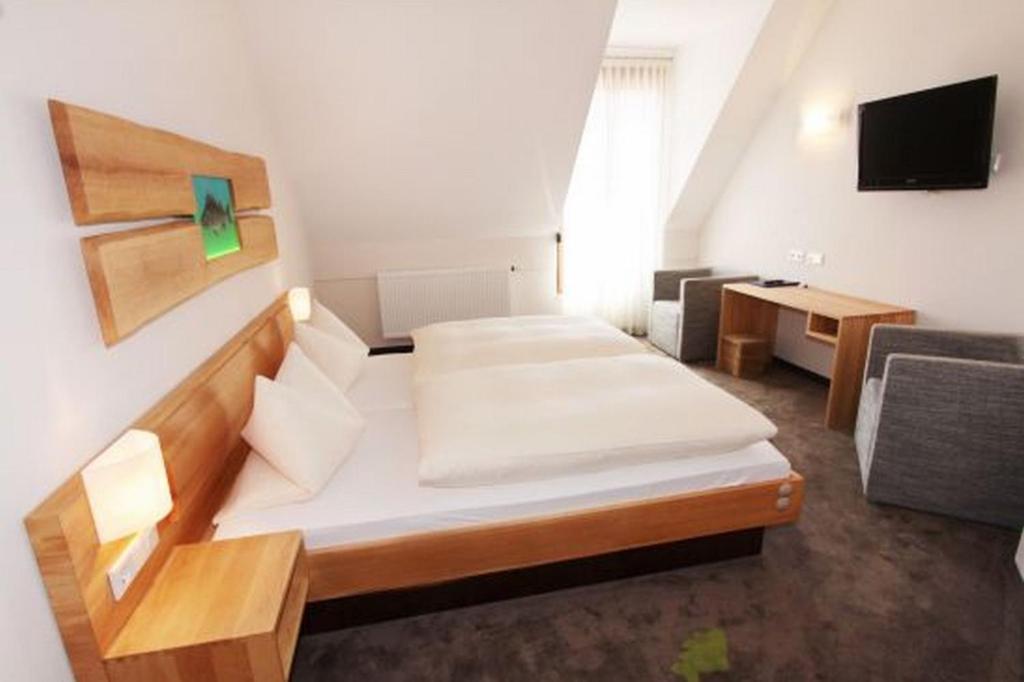 Karpfenhotel & Herrenhaus Im Gasthaus Sindel-Buckel Feuchtwangen Pokoj fotografie