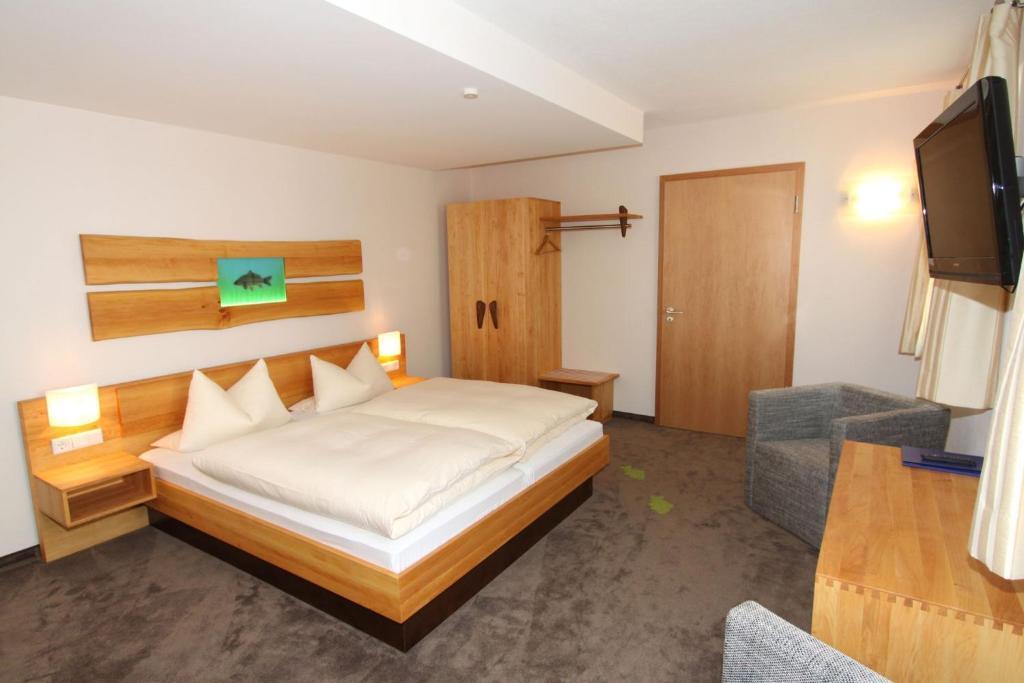 Karpfenhotel & Herrenhaus Im Gasthaus Sindel-Buckel Feuchtwangen Pokoj fotografie